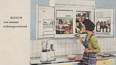 Un frigider Bosch suspendat din 1960, creat pentru bucătării mici, cu un compartiment special dedicat alimentelor congelate