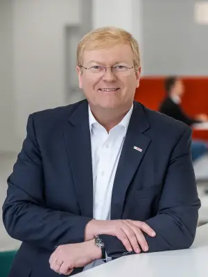 Stefan Hartung